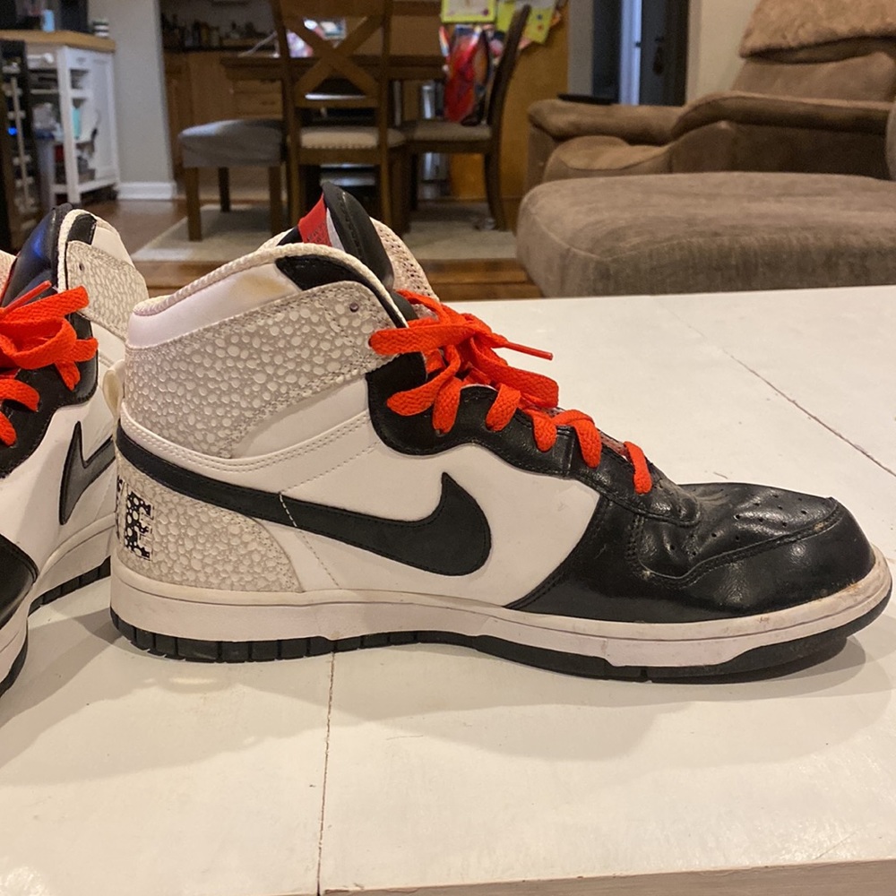 Black & Red men’s Nike - Picture 5 of 5